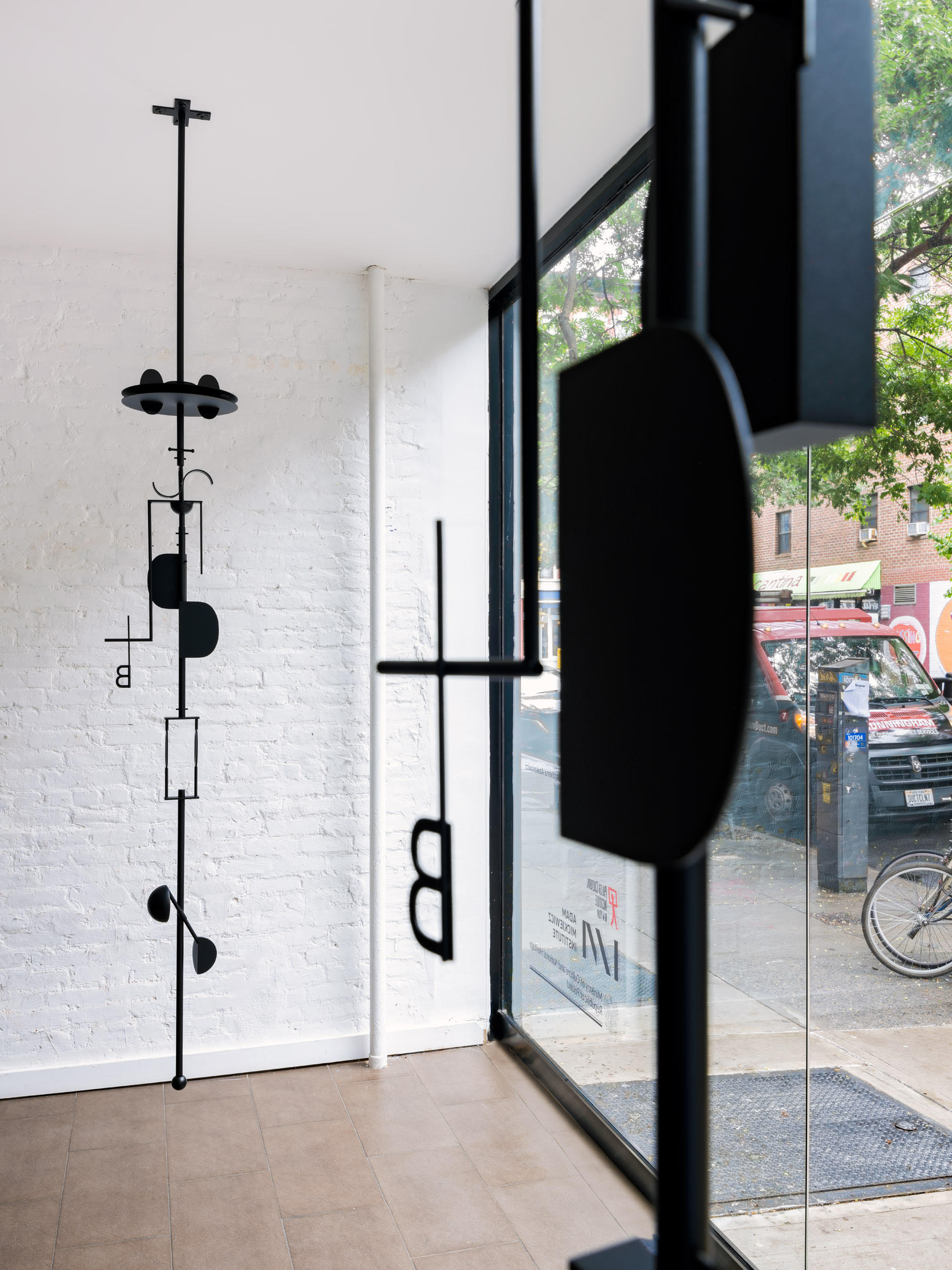 Black Discrete oo sculpture 2025 powder coated steel 270 x 30cm ©Marlena Kudlicka Courtesy Nguyen Wahed Gallery New York