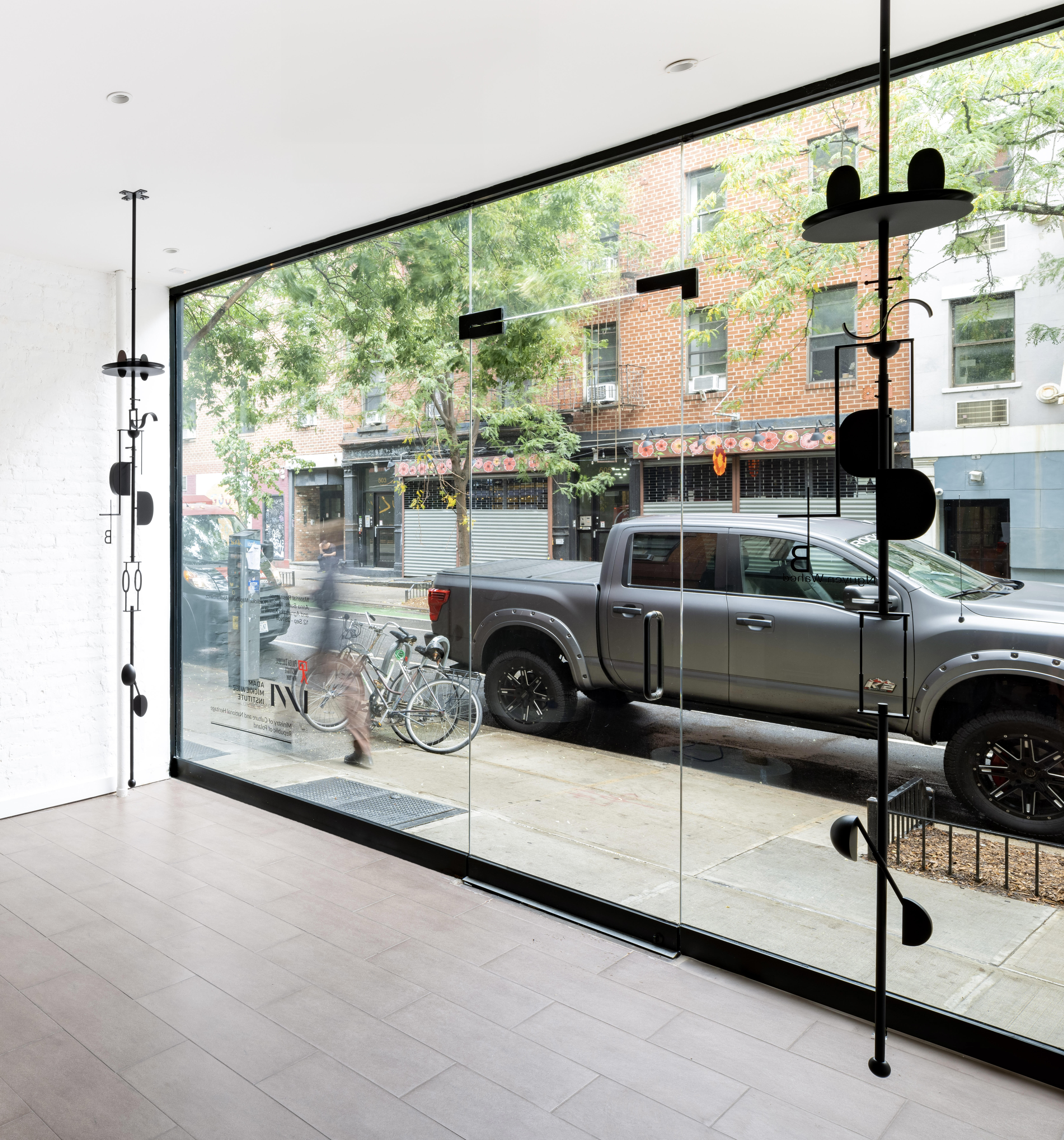 Black Discrete 00 sculpture 2025 powder coated steel 270 x 30cm Black Discrete oo sculpture 2025 powder coated steel 270 x 30cm © Marlena Kudlicka Courtesy Nguyen Wahed Gallery New York